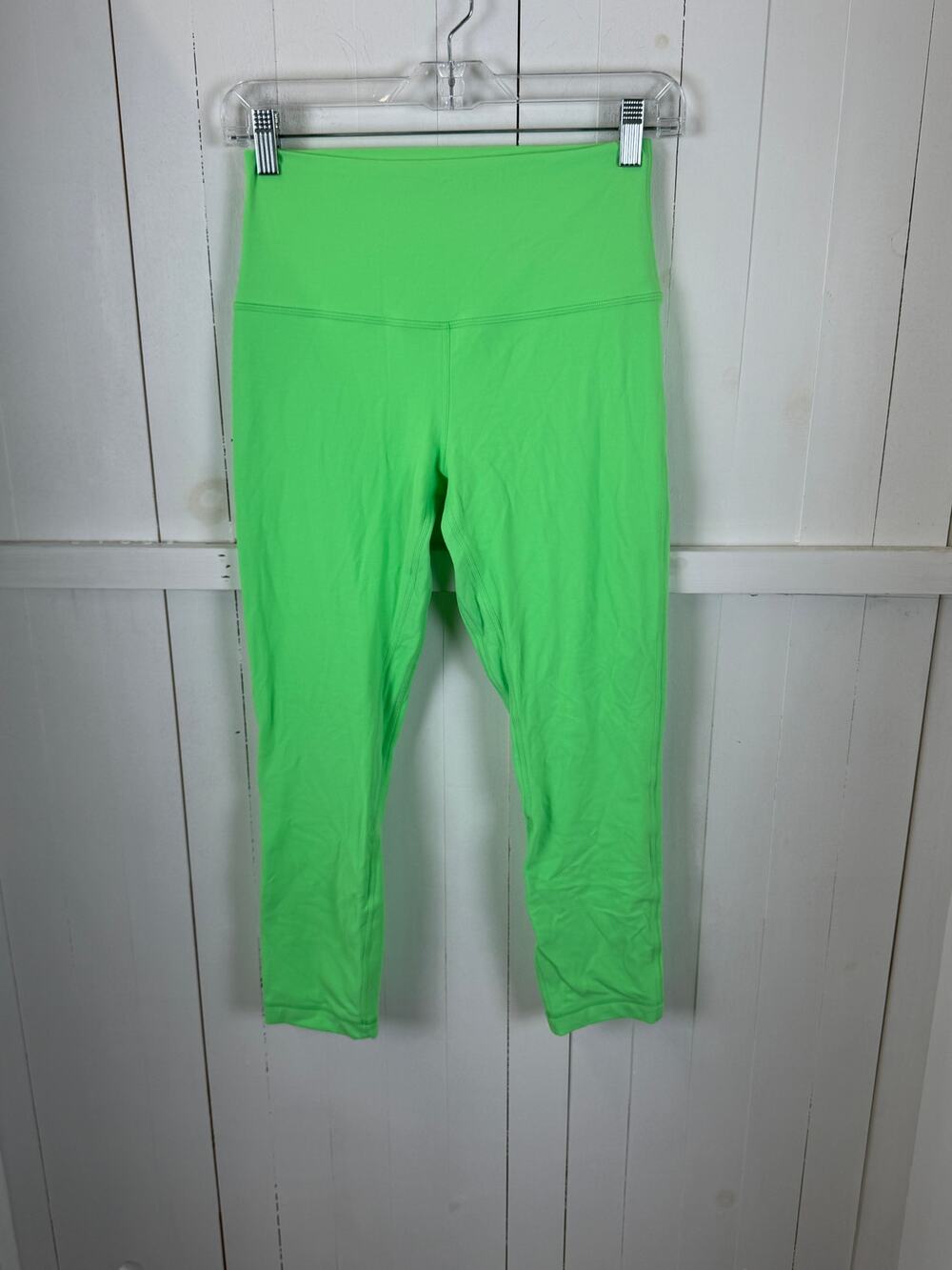 Lululemon Green Capri Leggings Size 8 Nylon Excellent Condition